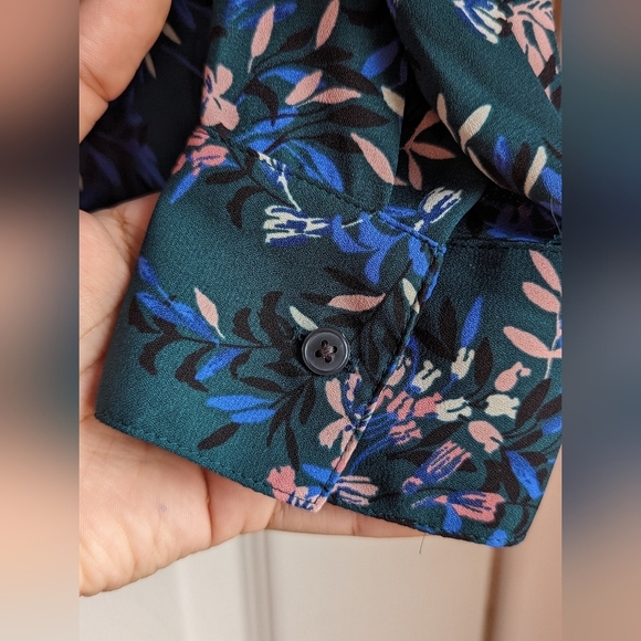 Banana Republic Green Floral Top - Picture 8 of 11